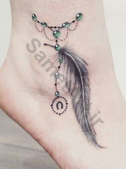 طرح پابند و پر روی مچ و پا